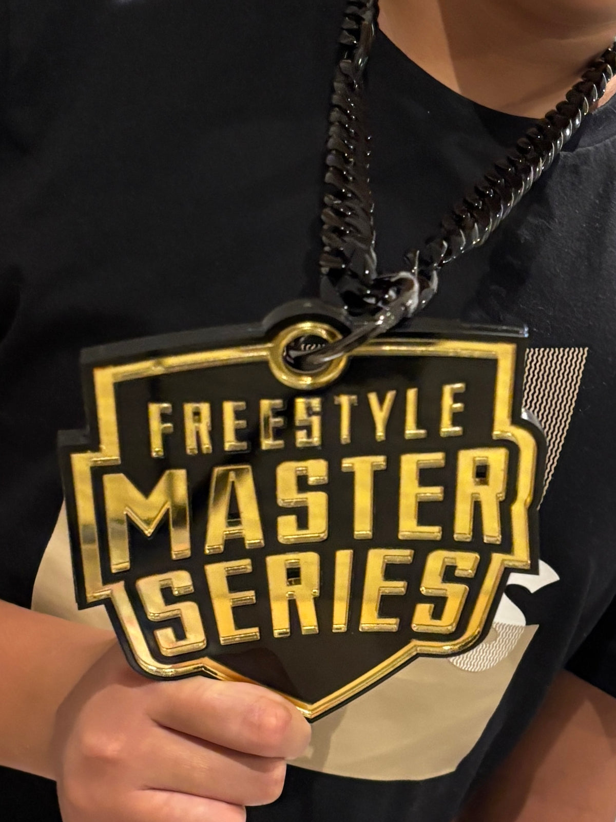 Collar Fms Internacional | Brillante Negro Oro | Producto Oficial